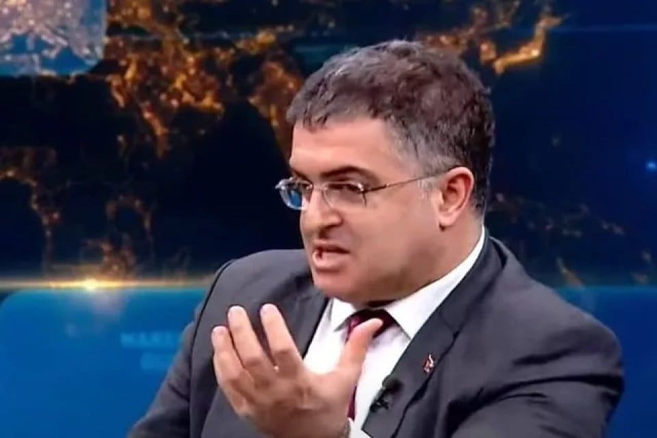Millet İttifakı'ndaki krizin ardından "cumhurbaşkanı adaylığı" i&ccedil;in ismi ge&ccedil;en hukuk&ccedil;u