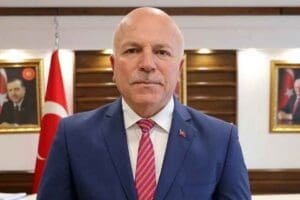 İmamoğlu&rsquo;nun bug&uuml;n d&uuml;zenlen Erzurum mitingine T&uuml;rk bayrağı taşıyan ve bozkurt