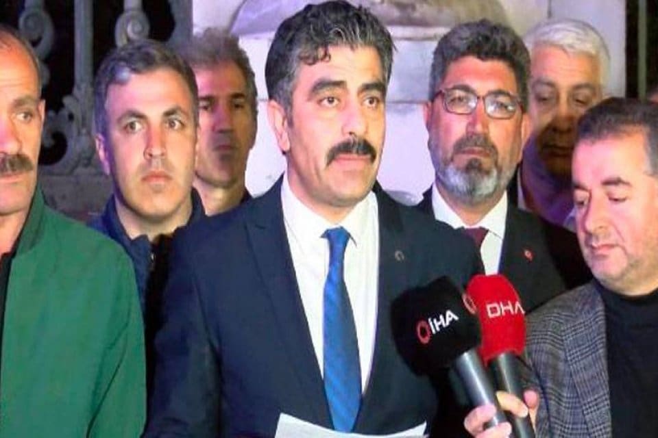 Saldırı sonrası Beyoğlu İstiklal Caddesi'nde toplanan Erzurumlular, "Erzurum ve Erzurumluyu