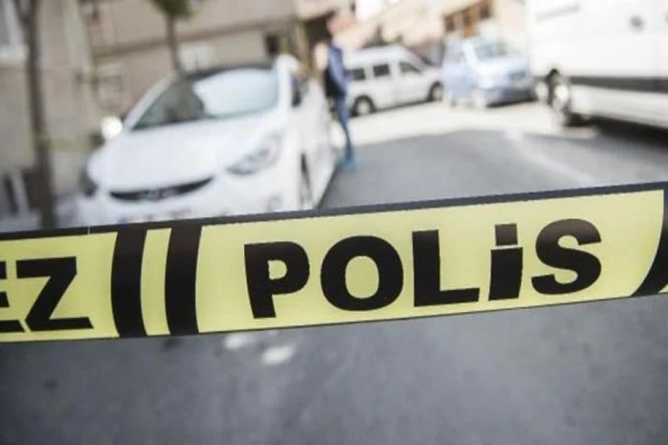 İstanbul Esenyurt'ta balkondan d&uuml;şt&uuml;ğ&uuml; &ouml;ne s&uuml;r&uuml;len Meral &Ccedil;.'nin, polisin aile