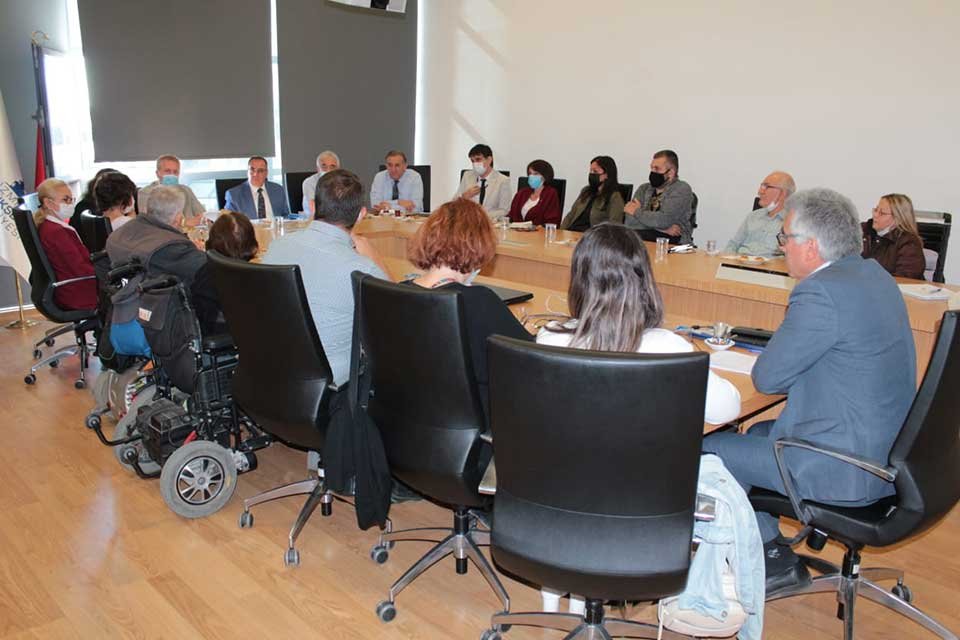 İzmir Büyükşehir Belediyesi Erişilebilirlik Komisyonu’nun çalışmaları kapsamında engelli derneklerinin temsilcileri