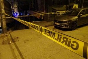 İzmir'in Karabağlar il&ccedil;esinde, B&uuml;y&uuml;kşehir Belediyesi'ne bağlı ulaşım şirketi ESHOT'ta g&ouml;revli