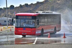 İzmir B&uuml;y&uuml;kşehir Belediyesi lastik tekerlekli toplu ulaşım hizmetlerinde konforu ve