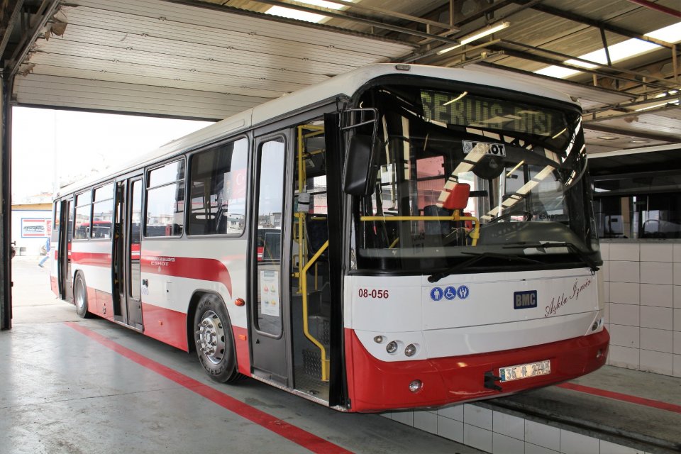 İzmir Büyükşehir Belediyesi geçen yıl alınan 451 yeni otobüsten sonra,