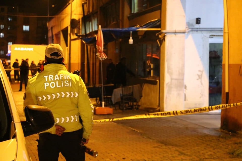 Zonguldak&rsquo;ın Kilimli il&ccedil;esinde Erhan K. (36), sahibi olduğu kahvehanede eşi