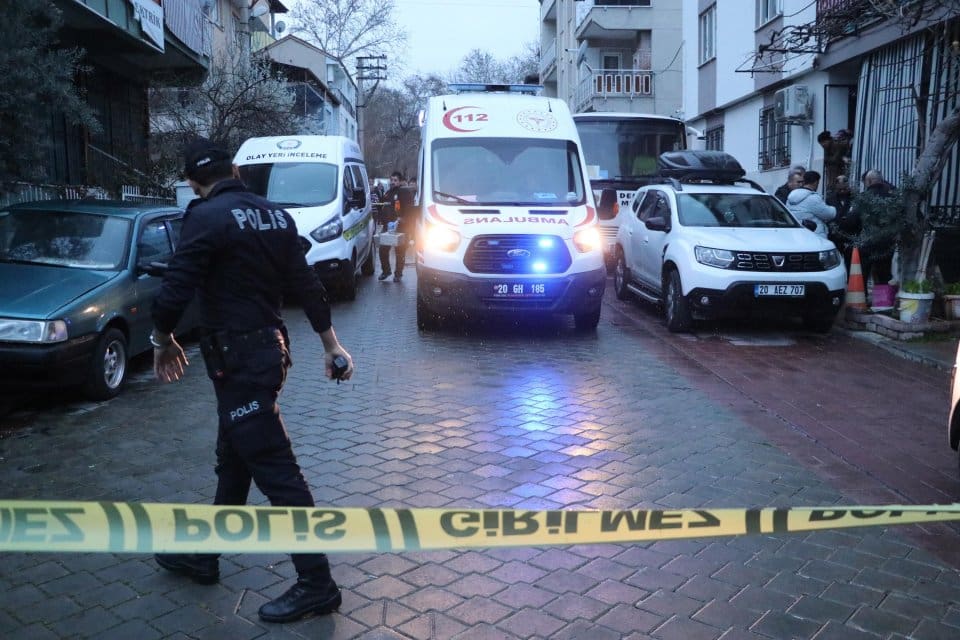 Denizli'nin Pamukkale il&ccedil;esinde d&uuml;n evde tartıştığı eşi Arzu Tutal'ı (48)