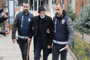 Eskişehir'in İn&ouml;n&uuml; il&ccedil;esinde eşi Fatma&acute;yı, Boz&uuml;y&uuml;k il&ccedil;esinde ise oğlu Erol
