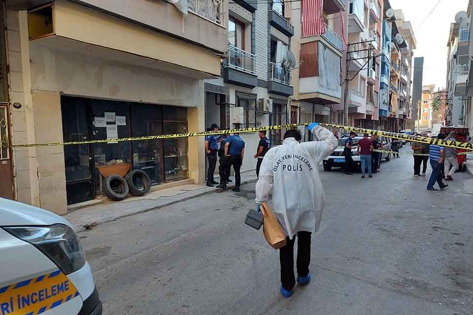 İZMİR'in Karabağlar ilçesinde, boşanma aşamasındaki eşi Berivan Uslu (32) ile