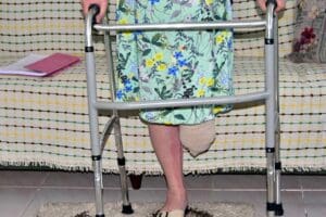 İzmir'in&nbsp;Karabağlar il&ccedil;esinde eşi Manolya Akman'ı (33) pompalı t&uuml;fekle vurup sol