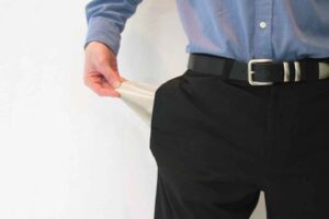 T&uuml;rkiye gelir eşitsizliğinin en derinleştiği &uuml;lkelerden biri olarak &ouml;ne &ccedil;ıkıyor.