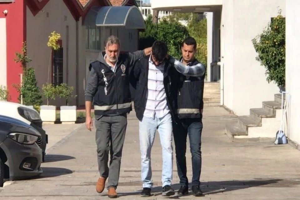 Adana'da eşiyle kavga eden Furkan Avcı, (25) kayınvalidesinin eve geldiğini