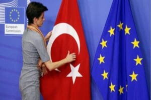 Yeniden g&ouml;r&uuml;len Gezi Parkı davasında&nbsp;mahkeme heyetinin Osman Kavala'nın tutukluluğuna devam