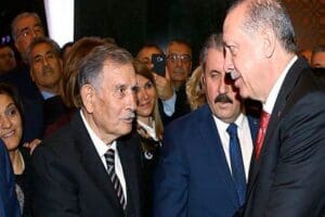 Eski başbakanlardan Yıldırım Akbulut, tedavi g&ouml;rd&uuml;ğ&uuml; Ankara &Uuml;niversitesi Tıp Fak&uuml;ltesi