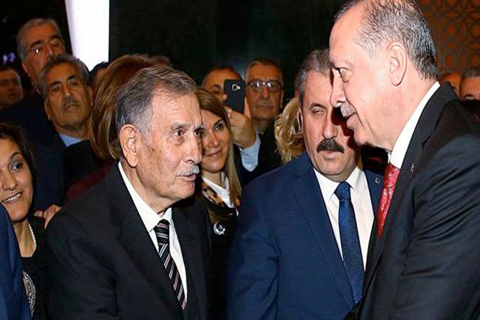 Eski başbakanlardan Yıldırım Akbulut, tedavi g&ouml;rd&uuml;ğ&uuml; Ankara &Uuml;niversitesi Tıp Fak&uuml;ltesi