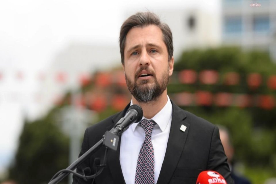 CHP İzmir İl Başkanlığı'ndan istifa edip milletvekili aday adayı olan