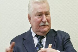 Polonya'nın eski Cumhurbaşkanı ve Nobel Barış &Ouml;d&uuml;l&uuml; sahibi Lech Walesa,
