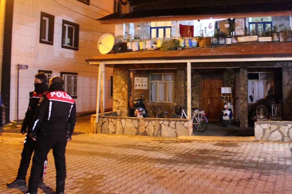 Muğla'nın Marmaris il&ccedil;esinde Hasan U. (42), hakkında uzaklaştırma kararı bulunmasına