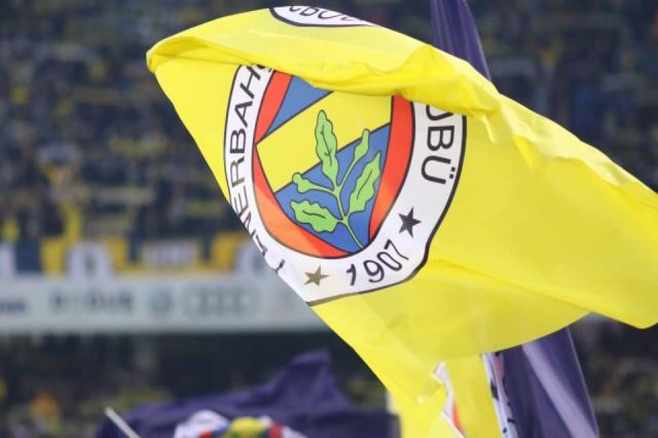 Mehmet Aurelio, Fenerbah&ccedil;e'de Jorge Jesus'un ekibine katıldı. Aurelio, sarı-kacivertli kul&uuml;pte