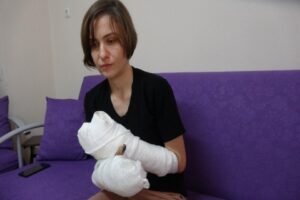 Aydın'ın İncirliova il&ccedil;esinde, boşandığı&nbsp;İlke Kuleli'ye (29) &ccedil;alıştığı markette baltayla saldırarak