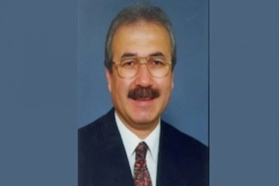 Eski Demokratik Sol Parti (DSP) Milletvekili Osman Kılı&ccedil;, İstanbul'daki evinde