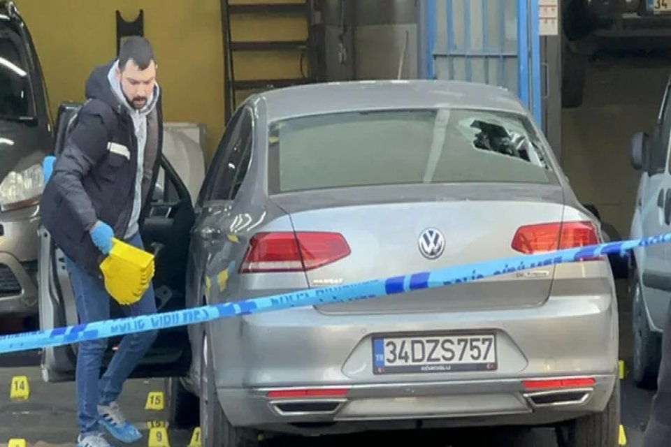 &Uuml;mraniye&rsquo;de, iki s&uuml;r&uuml;c&uuml; arasında yol kavgası yaşandı. S&uuml;r&uuml;c&uuml;lerdeb biri olay