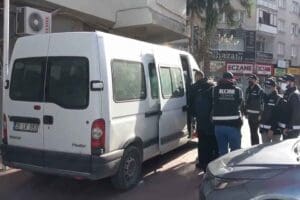 İZMİR'in Seferihisar il&ccedil;esinde, esnafa baskı yapıp hara&ccedil; alan su&ccedil; &ouml;rg&uuml;t&uuml;ne