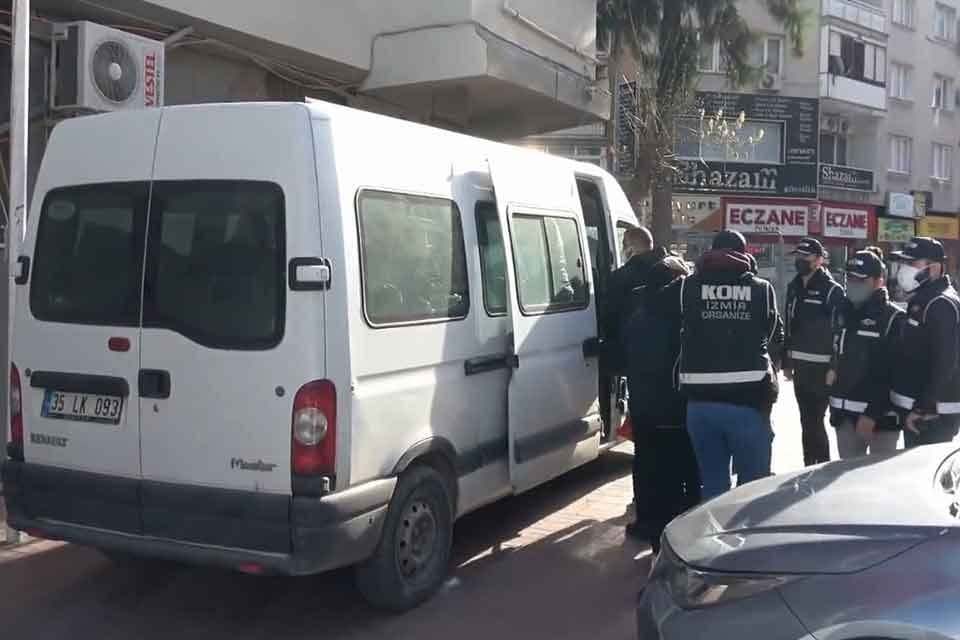 İZMİR'in Seferihisar il&ccedil;esinde, esnafa baskı yapıp hara&ccedil; alan su&ccedil; &ouml;rg&uuml;t&uuml;ne