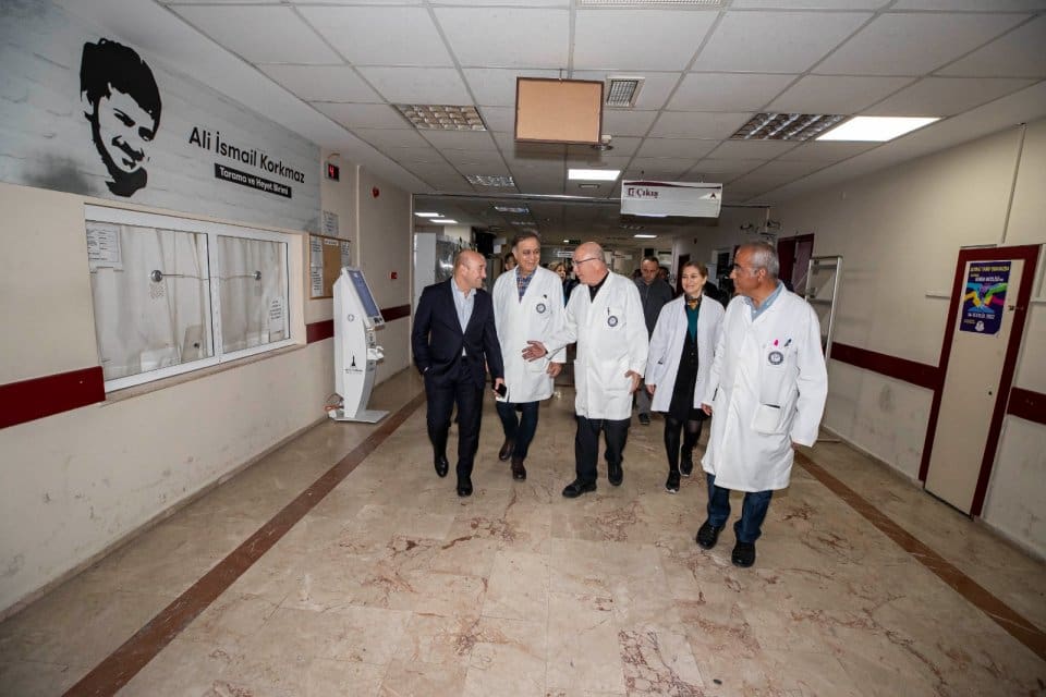 Kentin asırlık sağlık kuruluşu İzmir B&uuml;y&uuml;kşehir Belediyesi Eşrefpaşa Hastanesi, acil