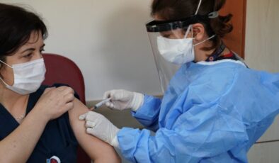EÜ’de  6 bin sağlık çalışanına aşının ilk dozu yapıldı