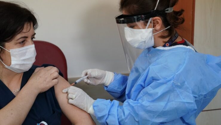 EÜ’de  6 bin sağlık çalışanına aşının ilk dozu yapıldı