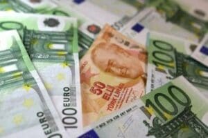 Dolar 8,36 TL, Euro ise 10,05 TL'den işlem g&ouml;r&uuml;yor. Dolar,