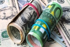 Dolar/TL, ABD'de a&ccedil;ıklanan enflasyon verilerinin ardından yeni g&uuml;ne d&uuml;ş&uuml;ş eğiliminde