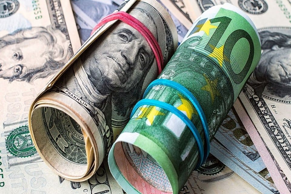 Dolar/TL, ABD'de a&ccedil;ıklanan enflasyon verilerinin ardından yeni g&uuml;ne d&uuml;ş&uuml;ş eğiliminde