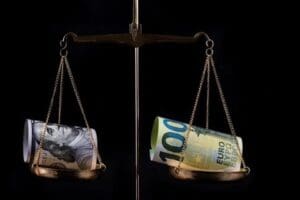 FED'e y&ouml;nelik faiz artırımlarında yumuşama beklentisi ve Avrupa Merkez Bankası'nın
