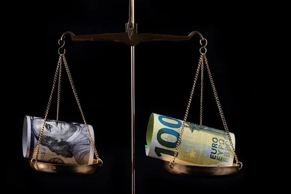 FED'e y&ouml;nelik faiz artırımlarında yumuşama beklentisi ve Avrupa Merkez Bankası'nın