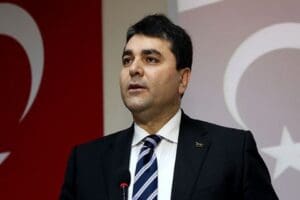 Ekonominin k&ouml;t&uuml; gidişatı siyasi parti liderlerini de etkilemeye başladı. Kira