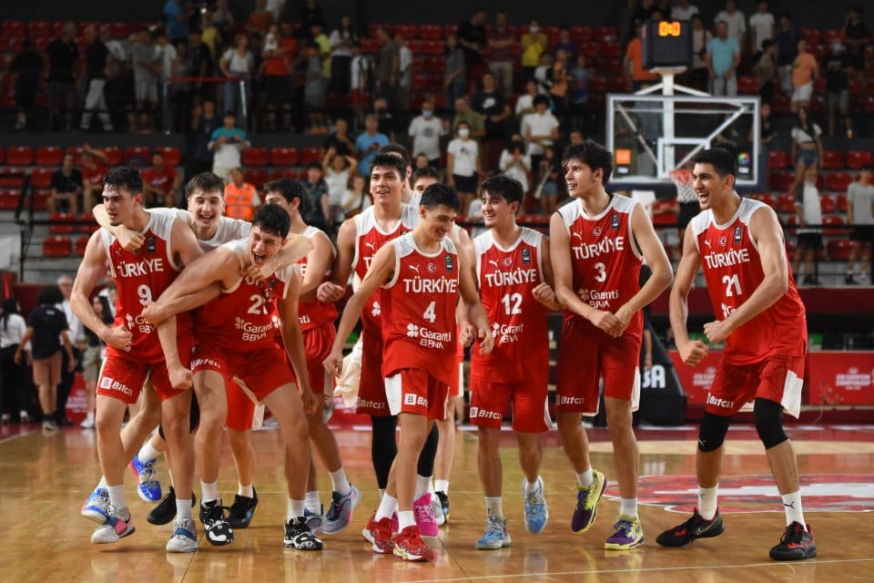 İzmir'in ev sahipliğinde organize edilen FIBA 18 Yaş Altı Erkekler