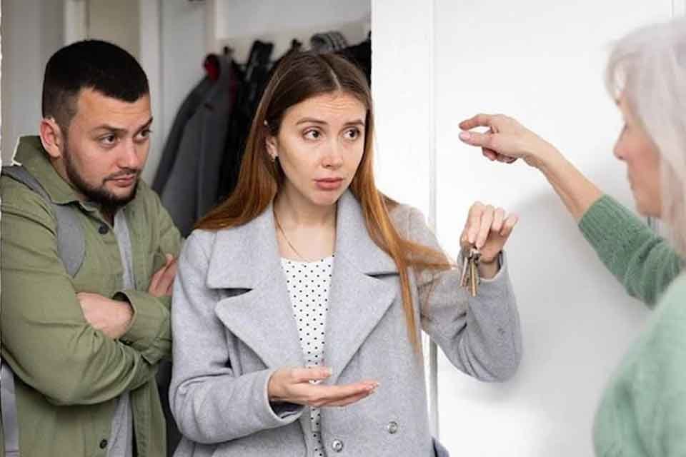 Ekonomik krizin pen&ccedil;esindeki T&uuml;rkiye'de ev sahibi-kiracı arasındaki tartışmalar şiddet olaylarına