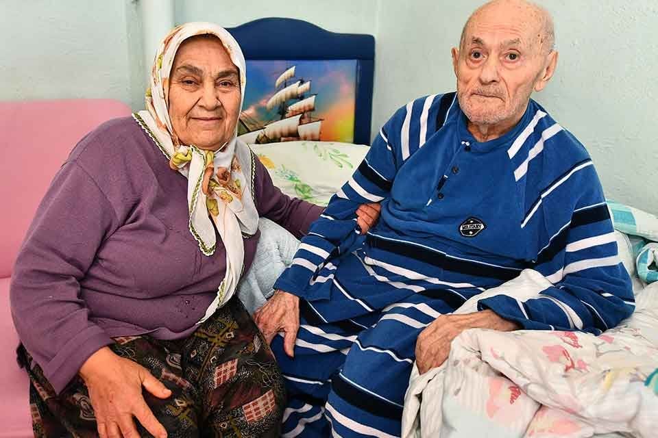 İzmir B&uuml;y&uuml;kşehir Belediyesi kentte kimseyi yalnız bırakmıyor. Sosyolog, psikolog, hasta