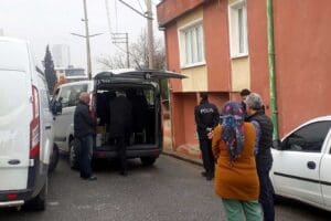 İzmir'in Bornova il&ccedil;esinde elektrikli sobadan &ccedil;ıktığı sanılan yangında 88 yaşındaki