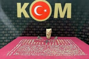 İzmir'in Karaburun il&ccedil;esindeki bir evde Arkaik, Helenistik, Roma ve Bizans