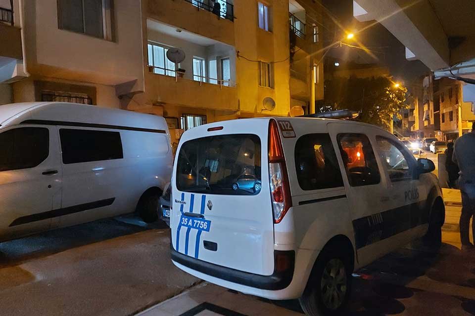 İzmir'in Gaziemir il&ccedil;esinde, Serkan Aydın, evine gittiği 3 &ccedil;ocuk annesi