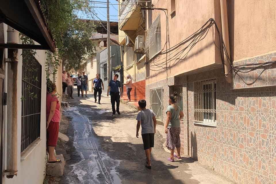 İZMİR'in Konak il&ccedil;esinde uyuşturucu bağımlısı olduğu ileri s&uuml;r&uuml;len B.A. (24),