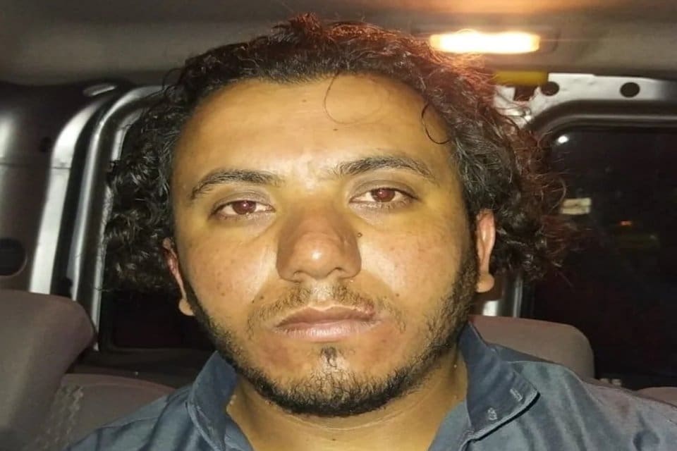 Canlı bomba saldırısı hazırlığındaki DAEŞ'li ter&ouml;rist, Şanlıurfa'da polisin operasyonuyla yakalandı.