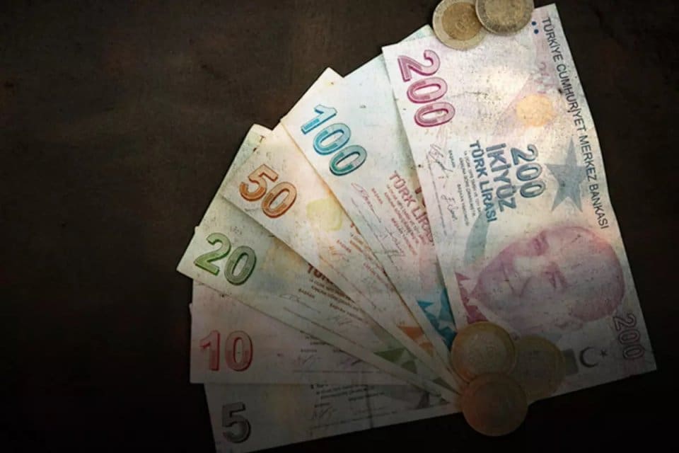 TBMM Genel Kurulu'nda g&ouml;r&uuml;ş&uuml;len Emeklilikte Yaşa Takılanlar (EYT) d&uuml;zenlemesi 395