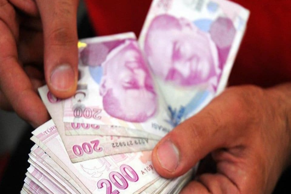 Emeklilikte yaşa takılanlar d&uuml;zenlemesinden yararlanarak emekli olup &ccedil;alışma devam edenlerin