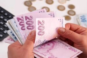 Emeklilikte Yaşa Takılanlar (EYT) d&uuml;zenlemesinin yasalaşmasıyla bankaların EYT emeklilere maaş