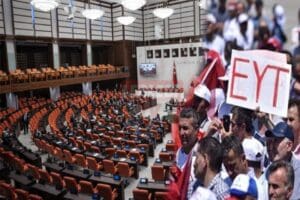 AK Parti&nbsp;Grup Başkanvekili Muhammed Emin Akbaşoğlu, EYT d&uuml;zenlemesinin TBMM Başkanlığı'na