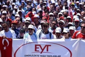 AK Parti Grup Başkanvekili Emin Akbaşoğlu, EYT teklifinin pazartesi g&uuml;n&uuml;