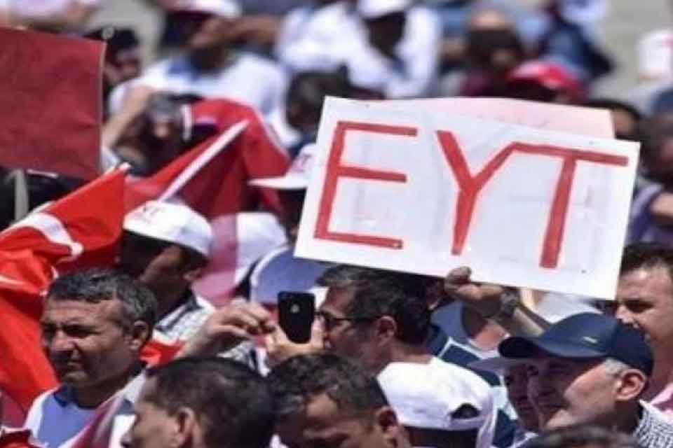 İYİP Grup Başkanvekili Erhan Usta EYT'yi kısa s&uuml;relerle ka&ccedil;ıranların dava